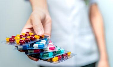 medicamento y antibióticos en pastillas