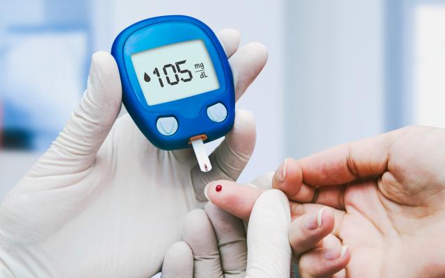 Medir glucosa en la sangre