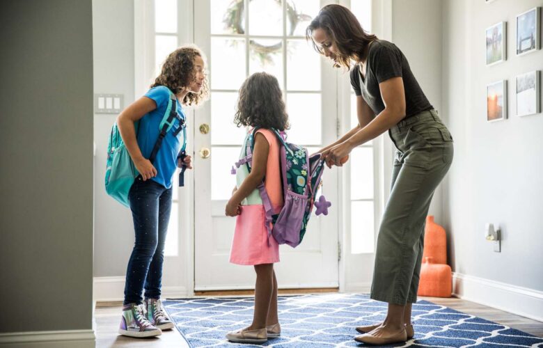 Niñas listas para ir a la escuela