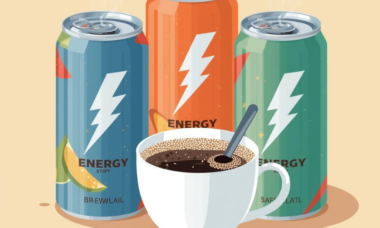 latas de bebidas energizantes y una taza de café