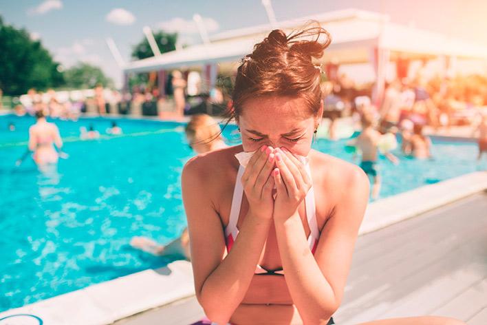 Mujer con congestión nasal